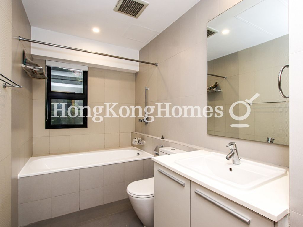 Guest Bathroom — 御花園 - 第02座，中半山