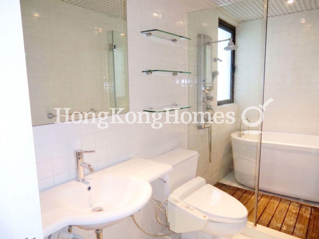 Master Bathroom — 陽明山莊 17座 眺景台，淺水灣