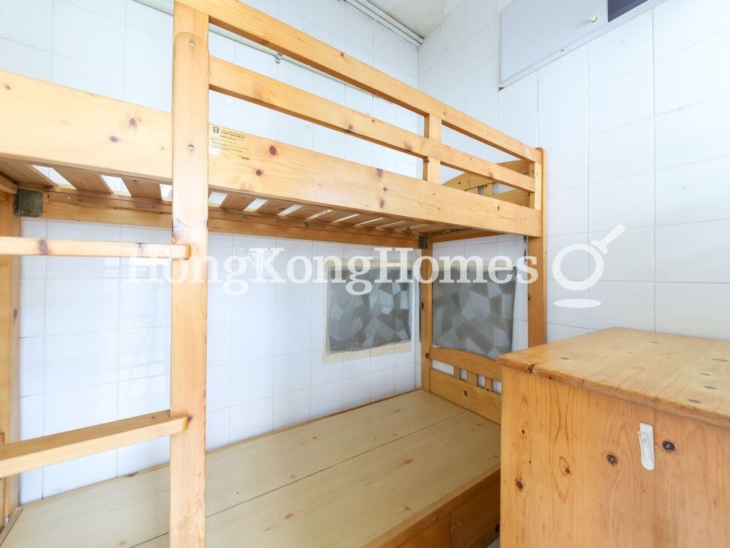Maid's Room with Washroom — Guildford Court，山頂