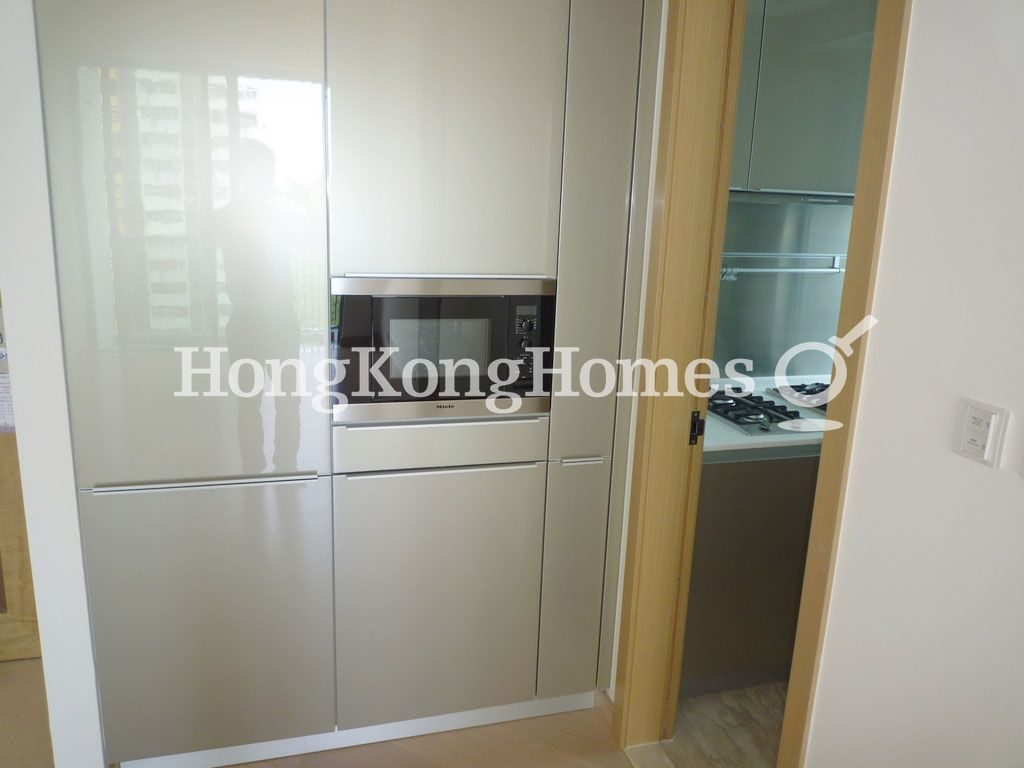 Microwave in Dining Area — 南灣 - 第10座，鴨脷洲