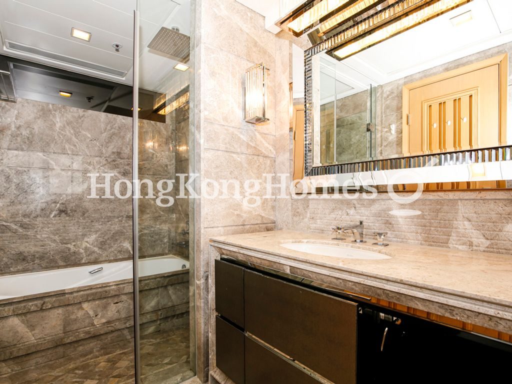 Master Bathroom — 君珀，中半山