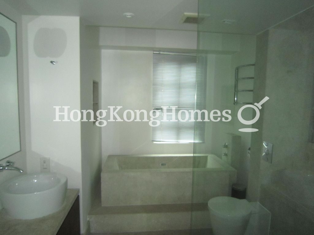 Guest Bathroom — 君爵堡，清水灣