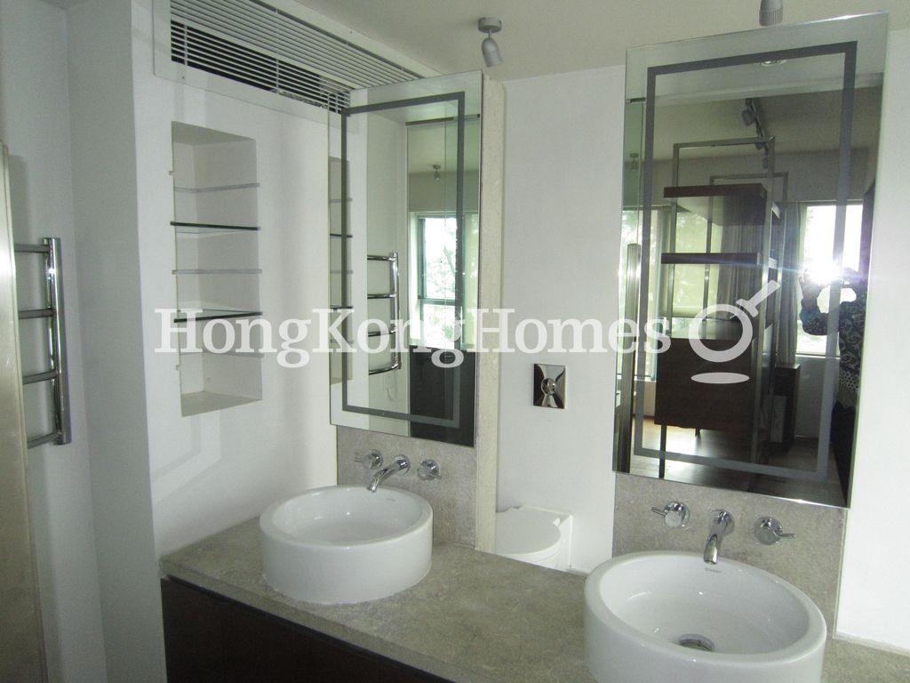 Master Bathroom — 君爵堡，清水灣