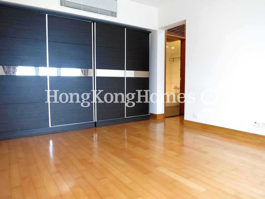 Built-in Wardrobe in Master Bedroom — The Harbourside - Tower 1, Tsim Sha Tsui