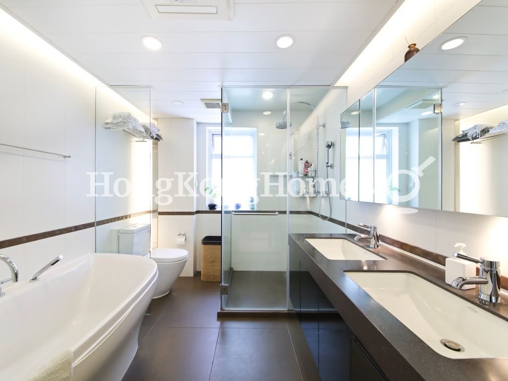 Master Bathroom — 怡廬，中半山