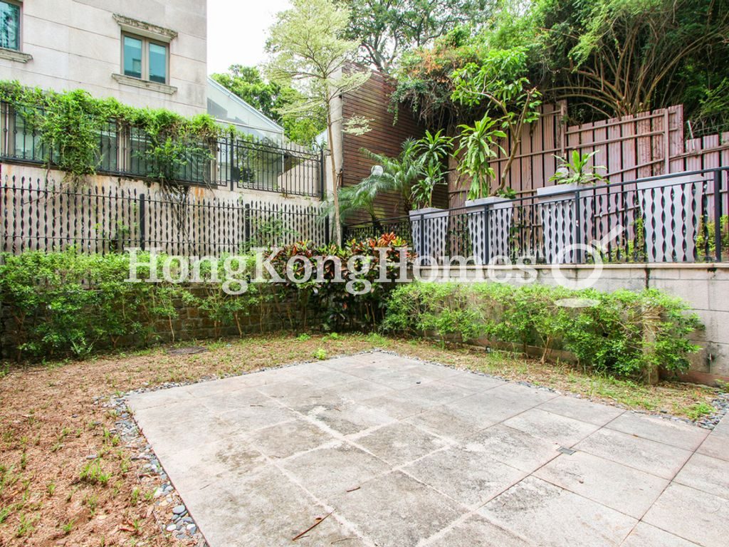 Private Garden off Living & Dining Room — 葆琳居，赤柱