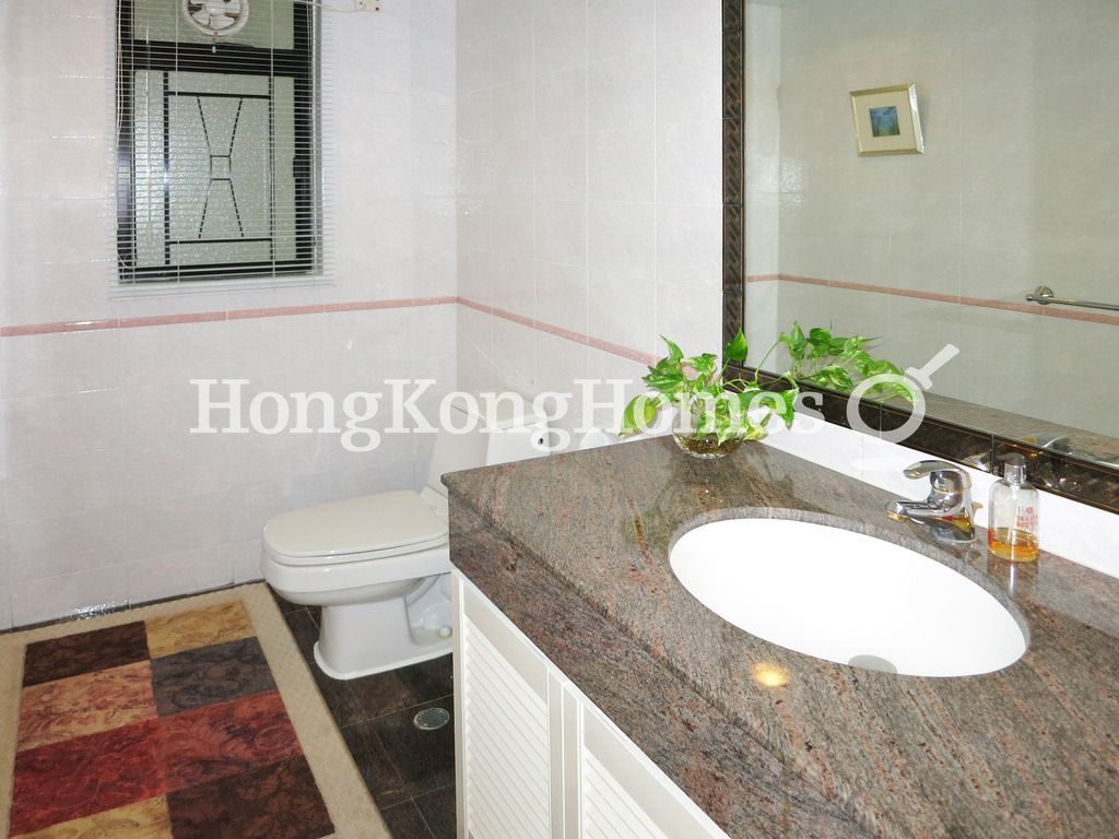 Guest Powder Room — 嘉富麗苑 - 第01座，中半山