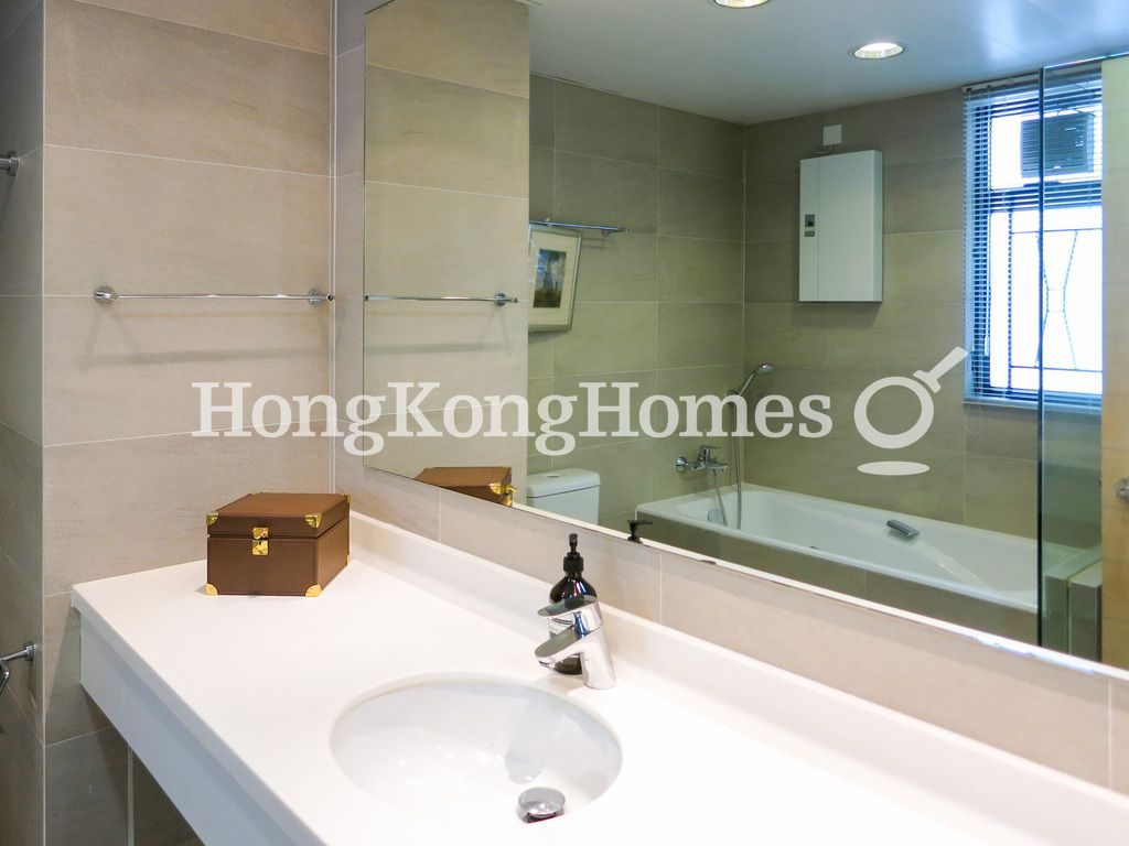 Master Bathroom — 嘉富麗苑 - 第01座，中半山