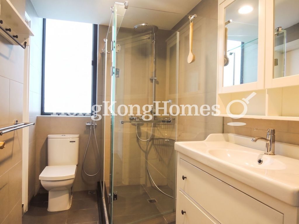 Guest Bathroom — 世紀大廈 2座，中半山