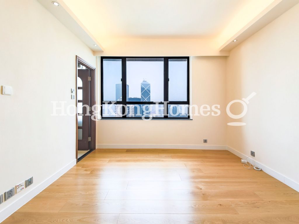 Third Ensuite Bedroom — 重德大廈，中半山