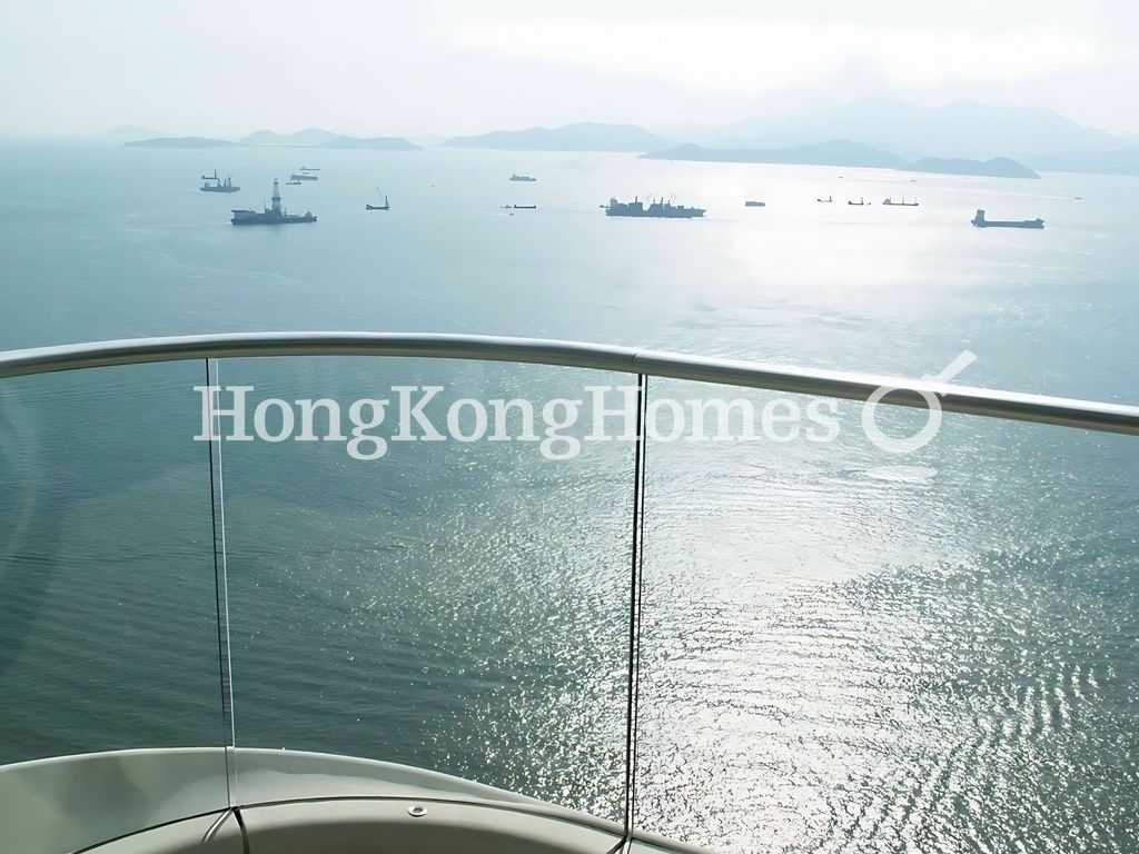 Balcony off Living and Dining Room — 貝沙灣 06期 Bel-Air No. 8 5座，薄扶林