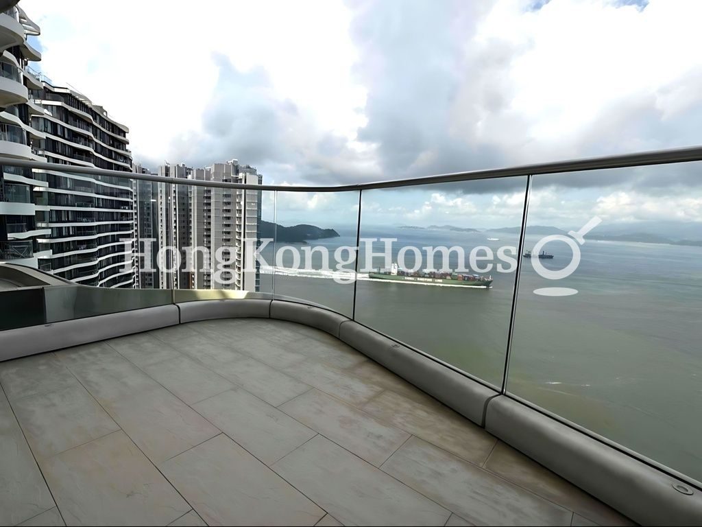 Balcony off Living and Dining Room — 貝沙灣 06期 Bel-Air No. 8 5座，薄扶林