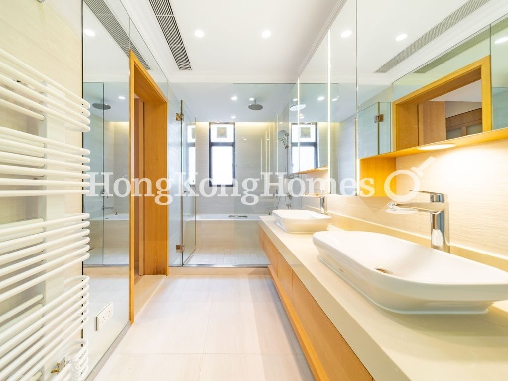 Master Bathroom — 重德大廈，中半山