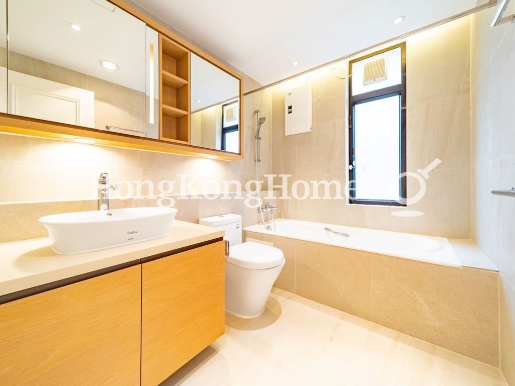 Second Ensuite Bathroom — 重德大廈，中半山