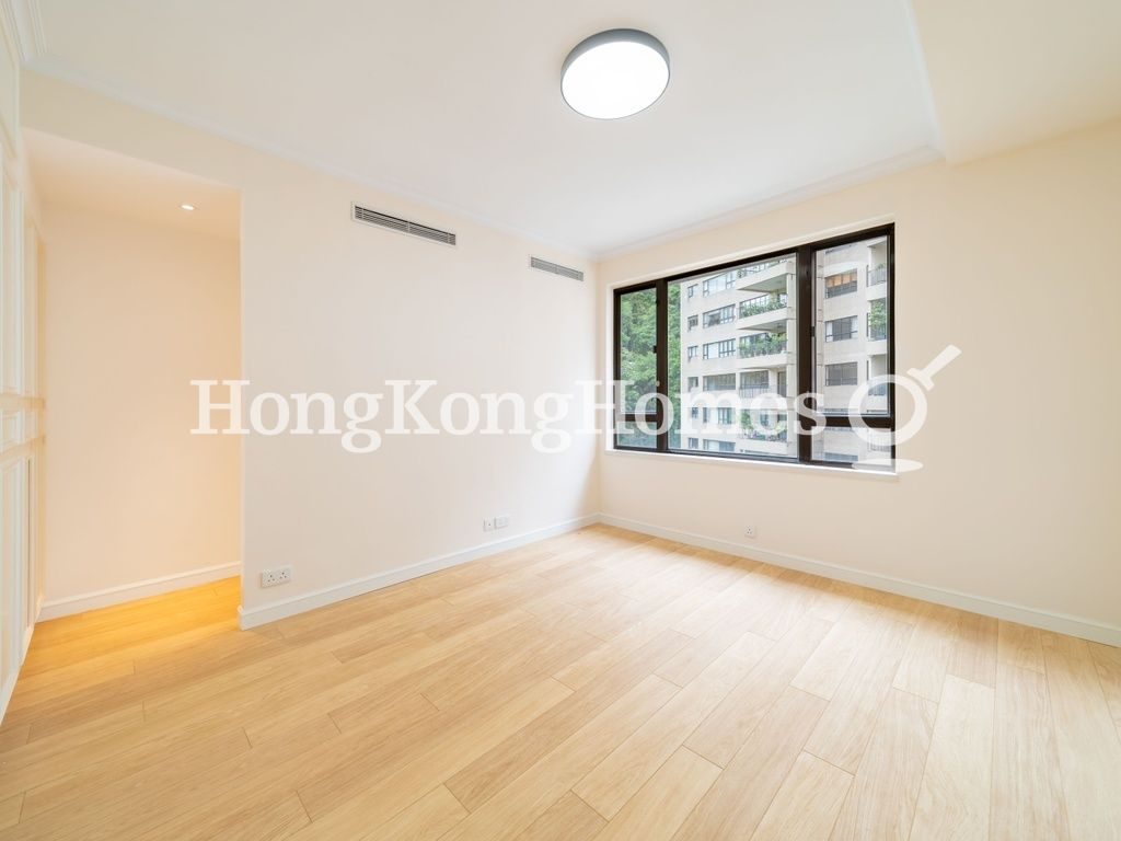 Third Ensuite Bedroom — 重德大廈，中半山