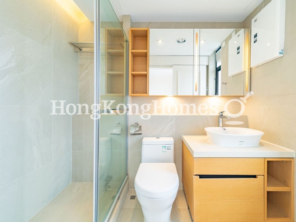 Third Ensuite Bathroom — 重德大廈，中半山