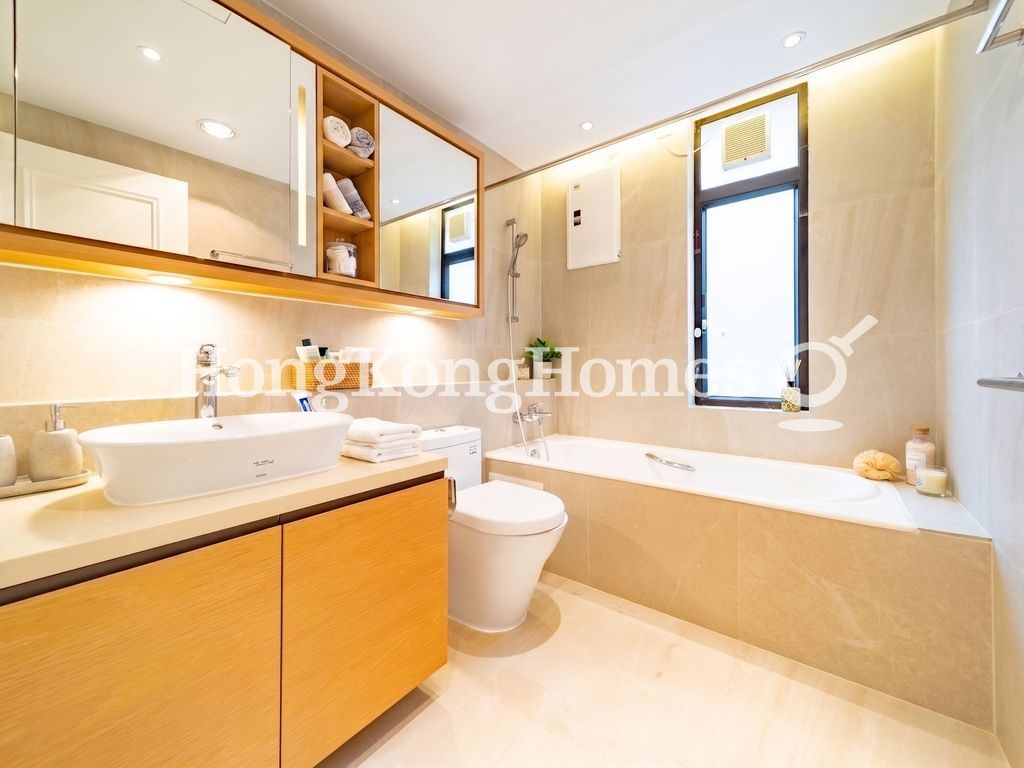 Second Ensuite Bathroom — Chung Tak Mansion, Mid-levels Central