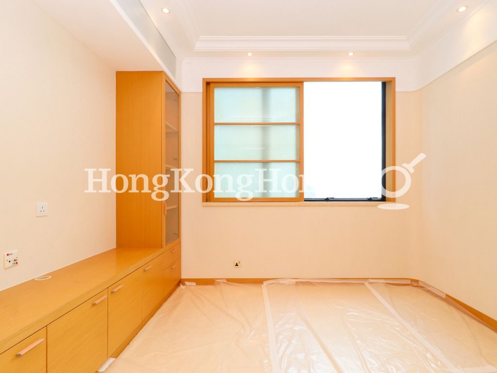 Family Room — 世紀大廈 2座，中半山