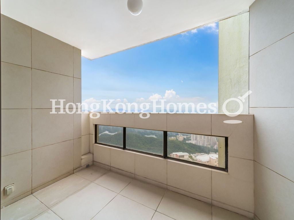Balcony off Living Room — 七重天大廈，山頂
