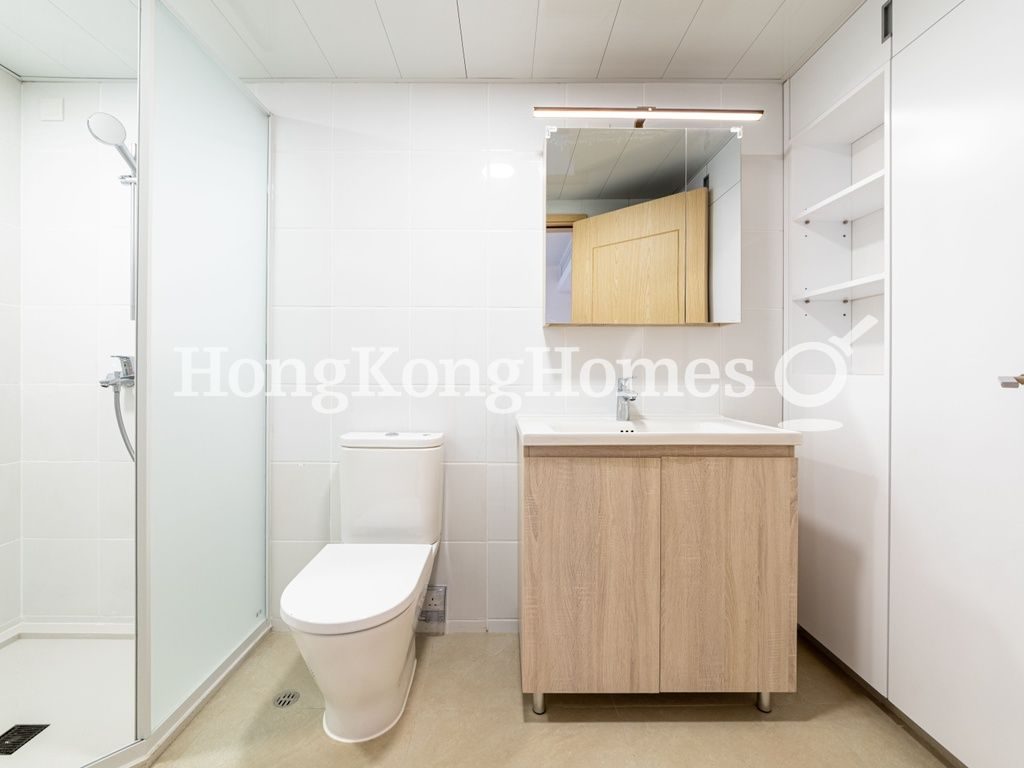 Third Ensuite Bathroom — Garden Terrace 2, Mid-levels Central