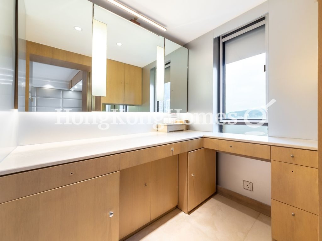 Dressing Area in Master Bedroom — Garden Terrace 2, Mid-levels Central