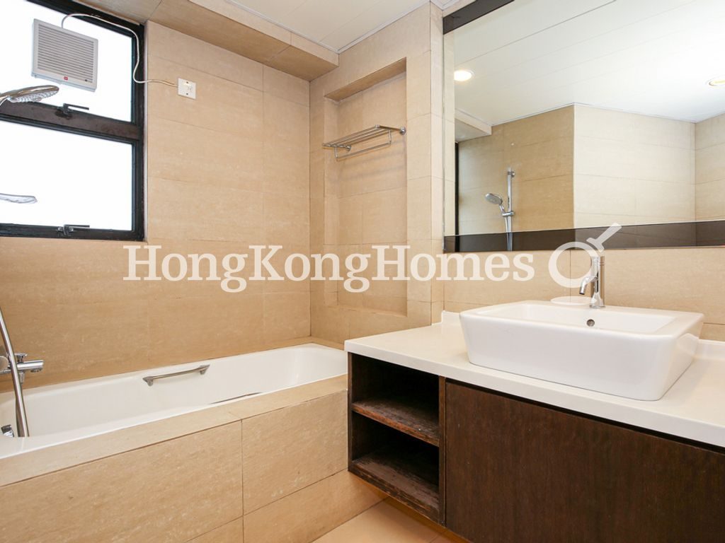 Guest Bathroom — 帝景閣，中半山