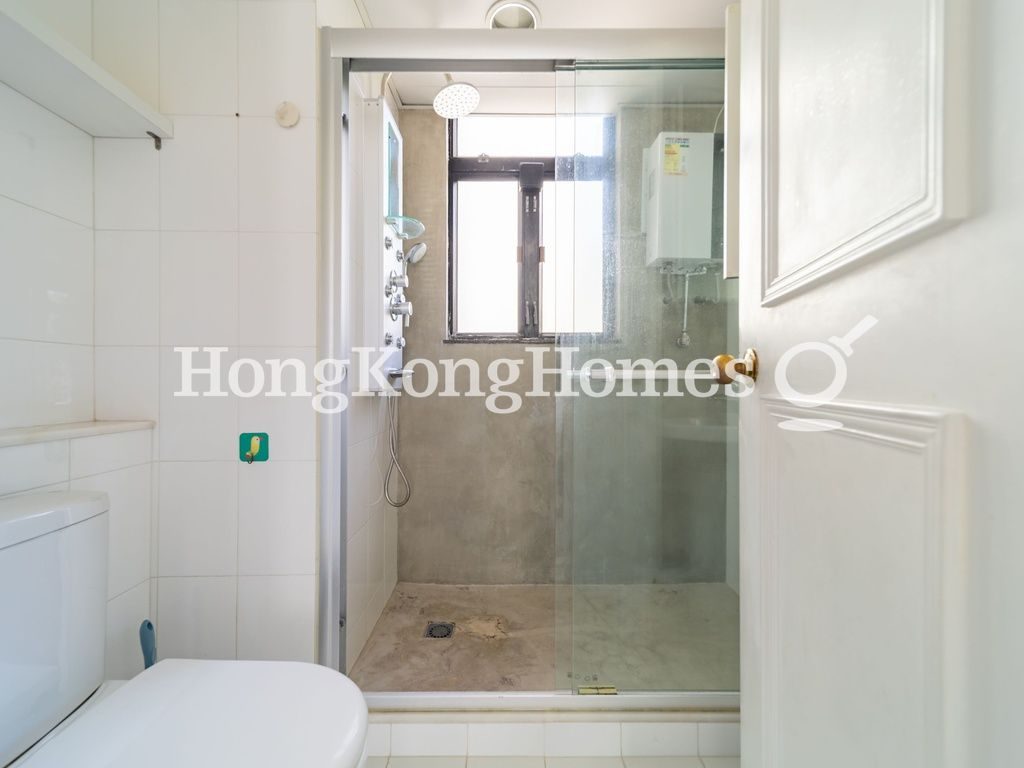 Second Ensuite Bathroom — Carrianna Sasson，薄扶林