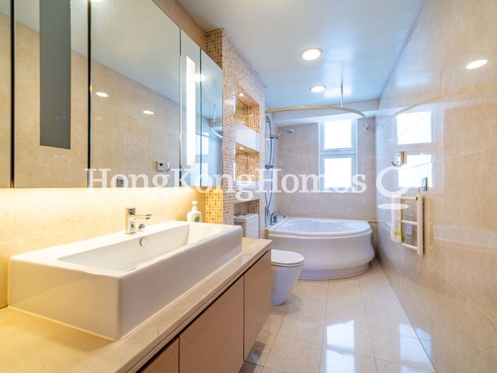 Second Ensuite Bathroom — Provident Villas, Pokfulam