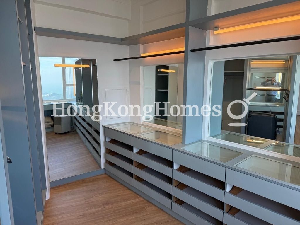 Walk-in Closet in Master Bedroom — La Hacienda - Apartment A, The Peak