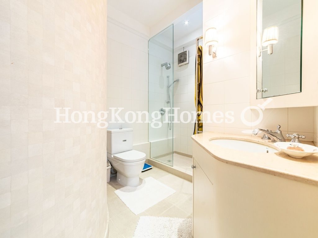 Second Ensuite Bathroom — Stewart Terrace, The Peak
