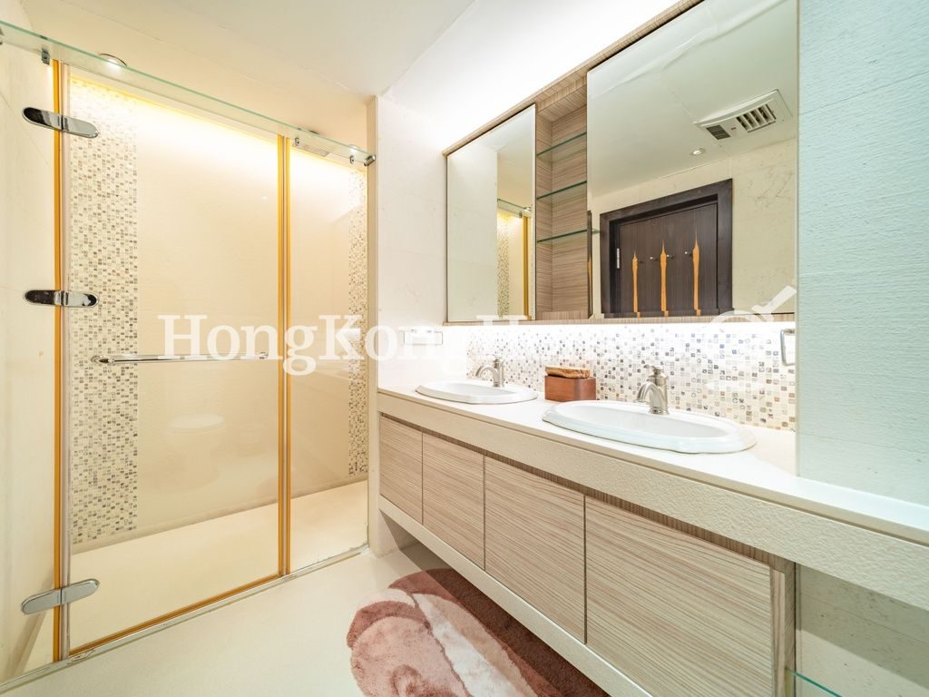 Guest Bathroom — Guildford Court, The Peak