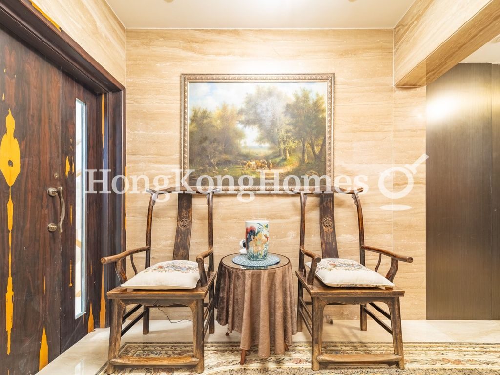 Private Lobby with Storage — Guildford Court, The Peak