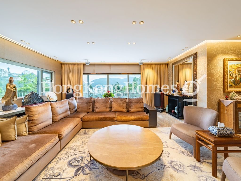 Living Room — Guildford Court, The Peak