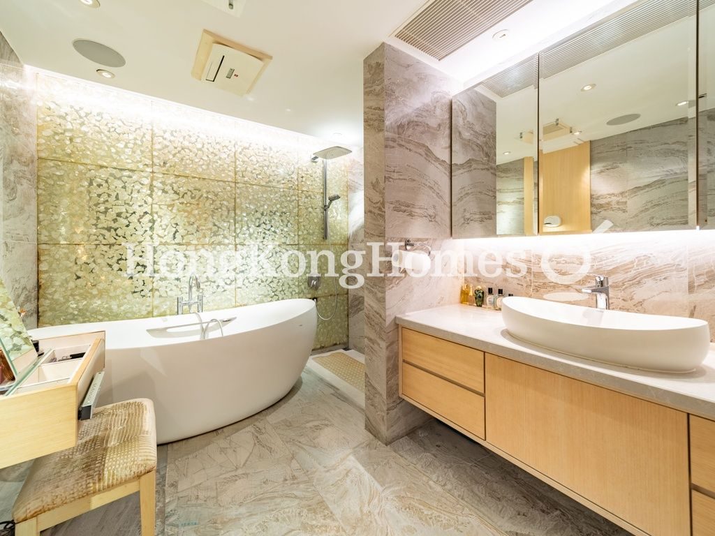 Master Bathroom — Guildford Court, The Peak