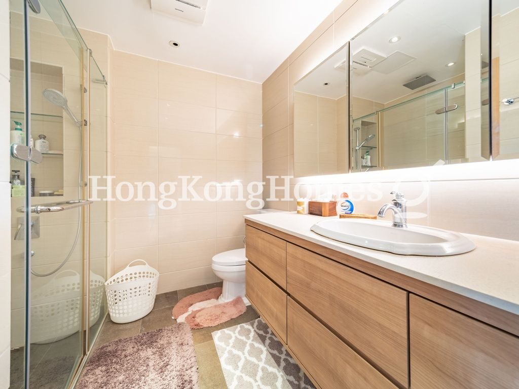 Second Ensuite Bathroom — Guildford Court, The Peak