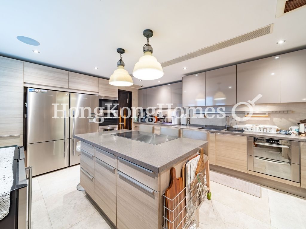 Kitchen — Guildford Court, The Peak