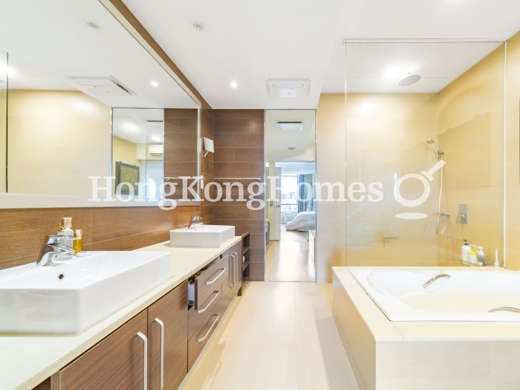 Master Bathroom — 香島道 45 號，深水灣