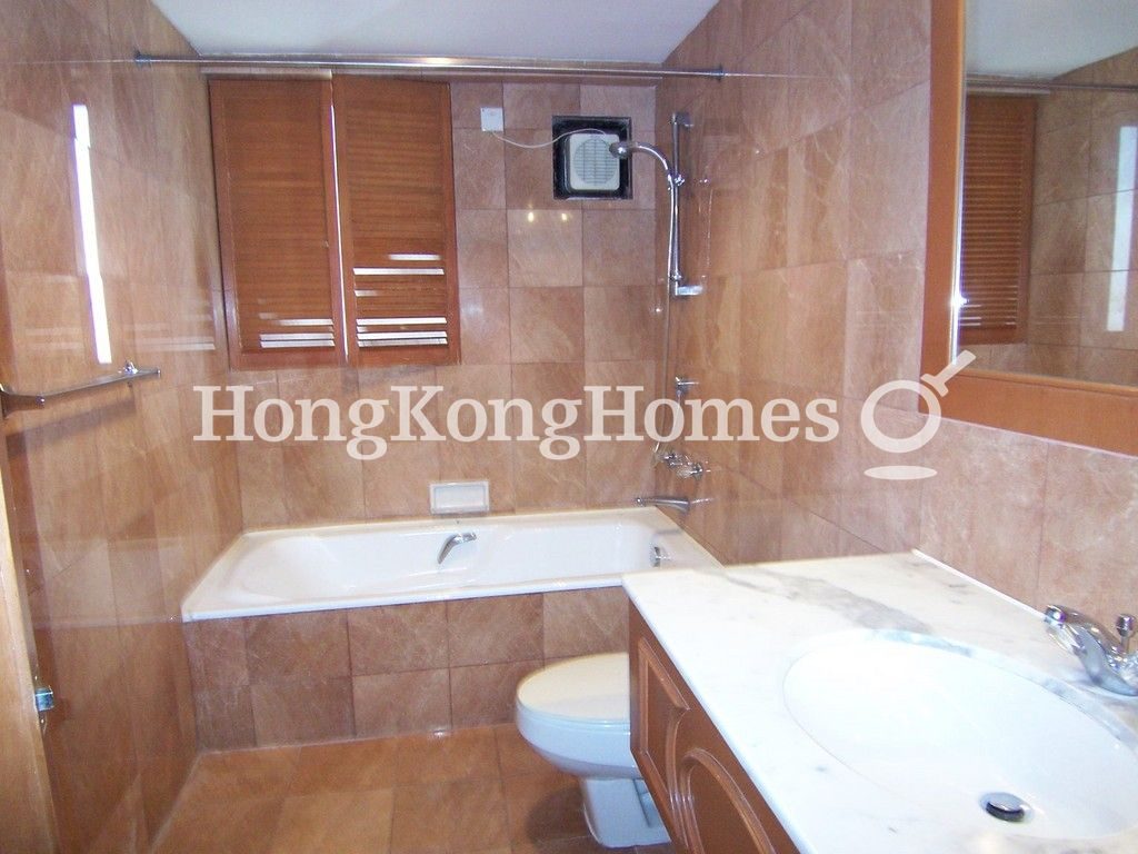 Guest Bathroom — May Tower 2，中半山
