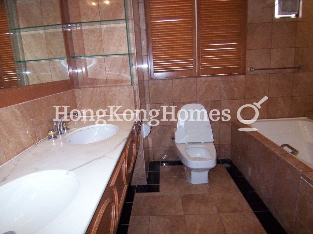 Master Bathroom — May Tower 2，中半山