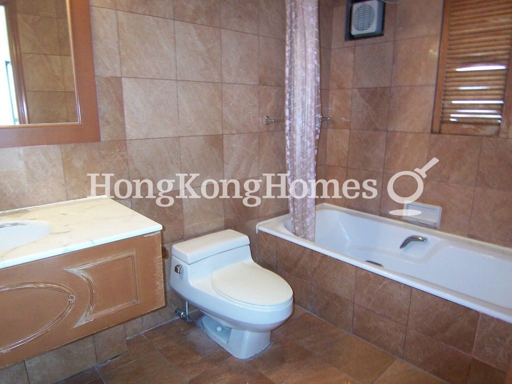 Third Ensuite Bathroom — May Tower 2，中半山