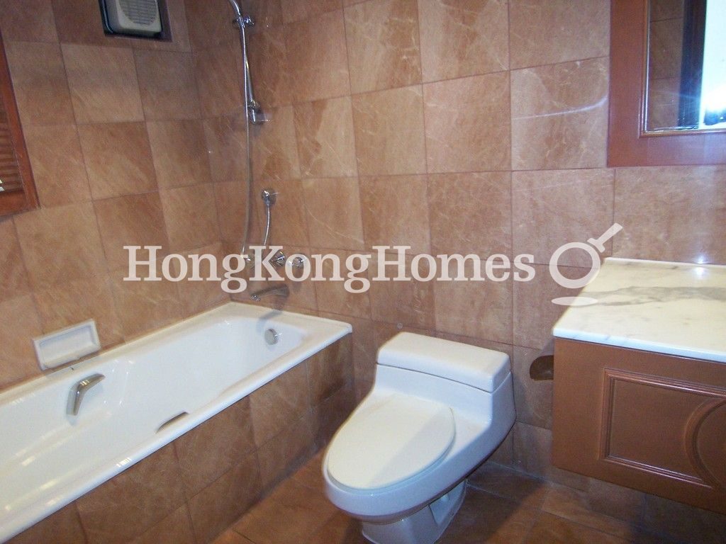 Fourth Ensuite Bathroom — May Tower 2，中半山