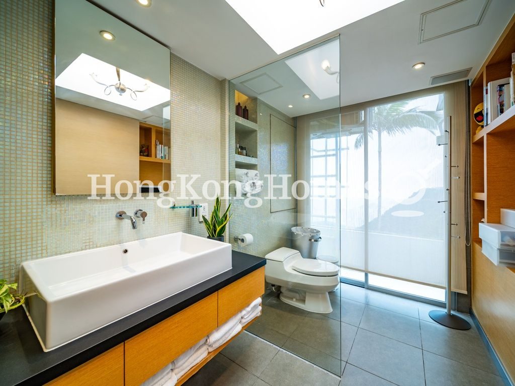 Third Ensuite Bathroom — 永安村，山頂
