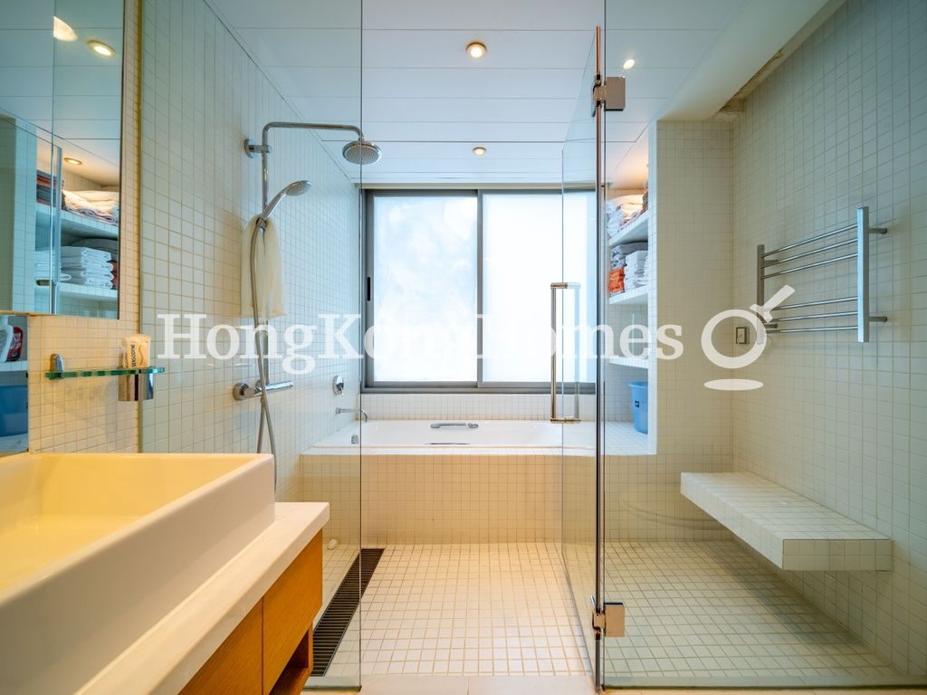 Second Ensuite Bathroom — 永安村，山頂
