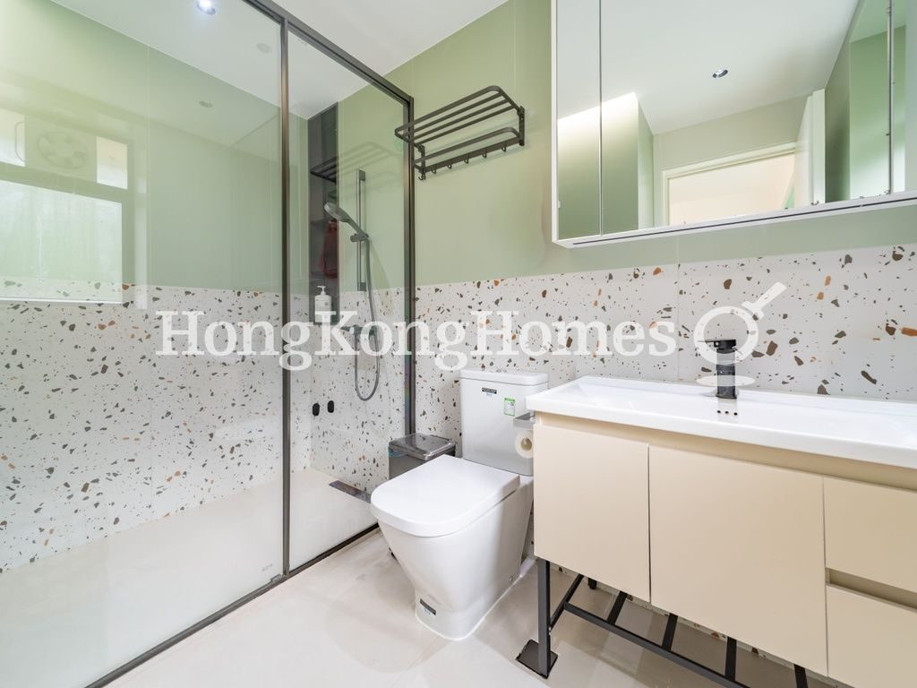 Second Ensuite Bathroom — 梅道1號，中半山