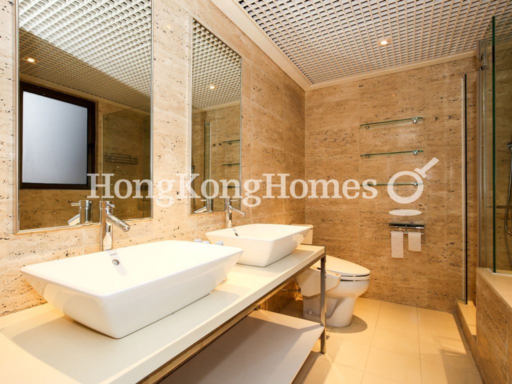 Master Bathroom — 陽明山莊 17座 眺景台，淺水灣