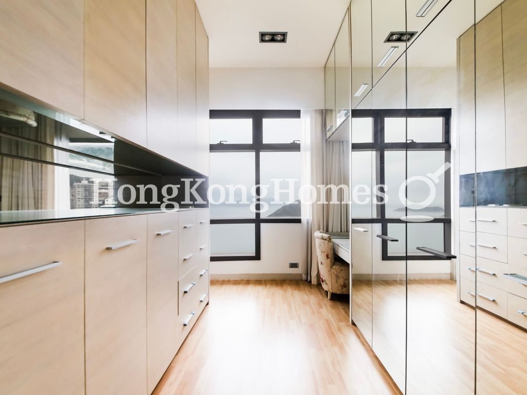 Dressing Area in Master Bedroom — 117 淺水灣道，淺水灣