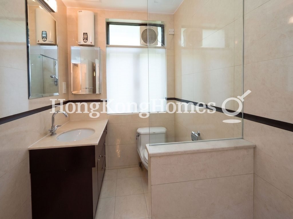 Guest Bathroom — 嘉慧園，中半山