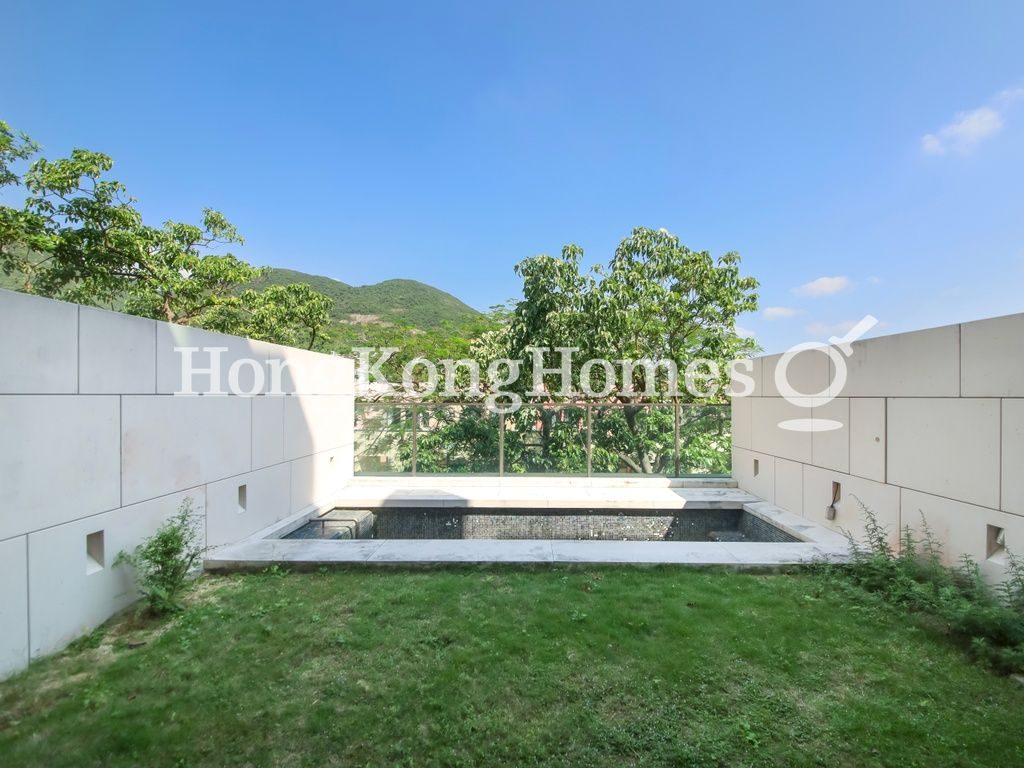 Private Terrace with pool off Living Rm — 赤柱村道50號，赤柱