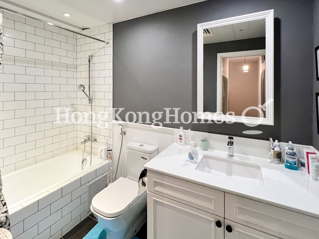 Master Bathroom — 加列山道29-33號，山頂