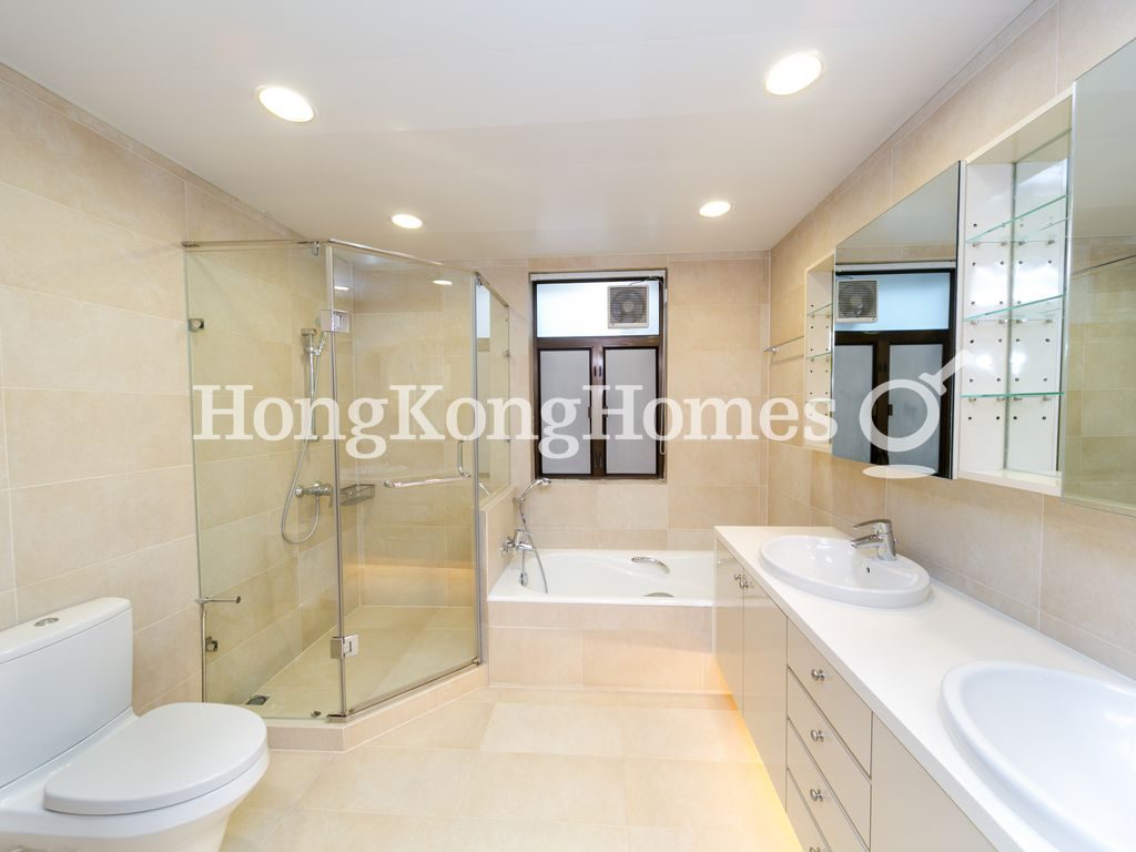 Master Bathroom — Grenville House, Mid-levels Central